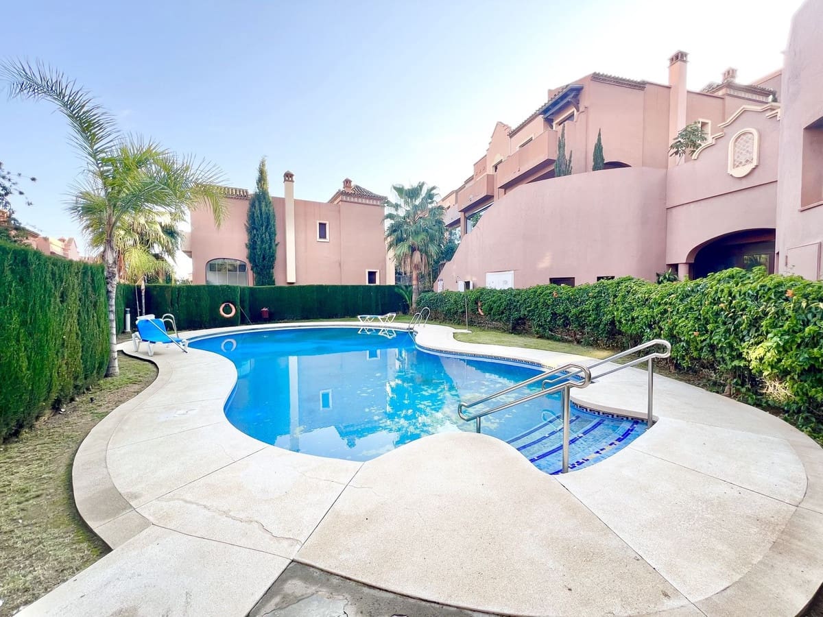3 sovrum Hus till salu i Estepona med pool garage - 530 000 € (Ref: 9479842)