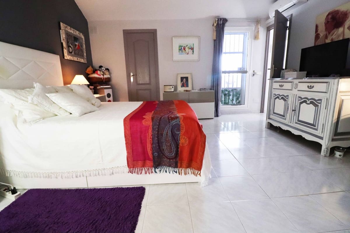 4 makuuhuone Omakotitalo myytävänä paikassa Atalaya-Isdabe mukana uima-altaan - 530 000 € (Ref: 9479843)