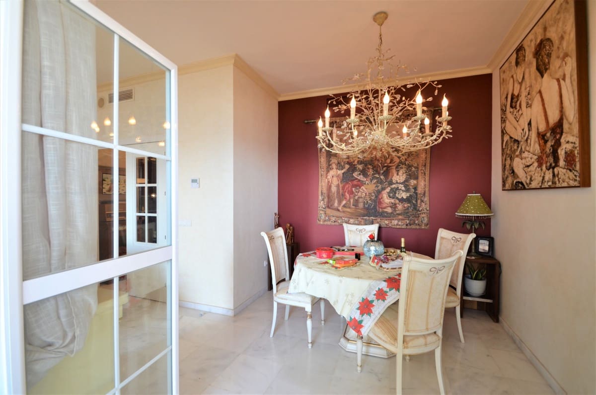 3 bedroom Apartment for sale in La Duquesa / Puerto de la Duquesa with pool garage - € 533,000 (Ref: 9479847)