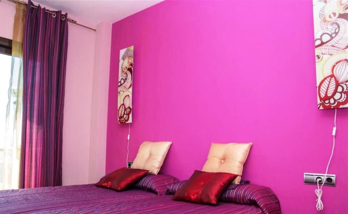 2 bedroom Apartment for sale in La Duquesa / Puerto de la Duquesa with pool - € 535,000 (Ref: 9479848)