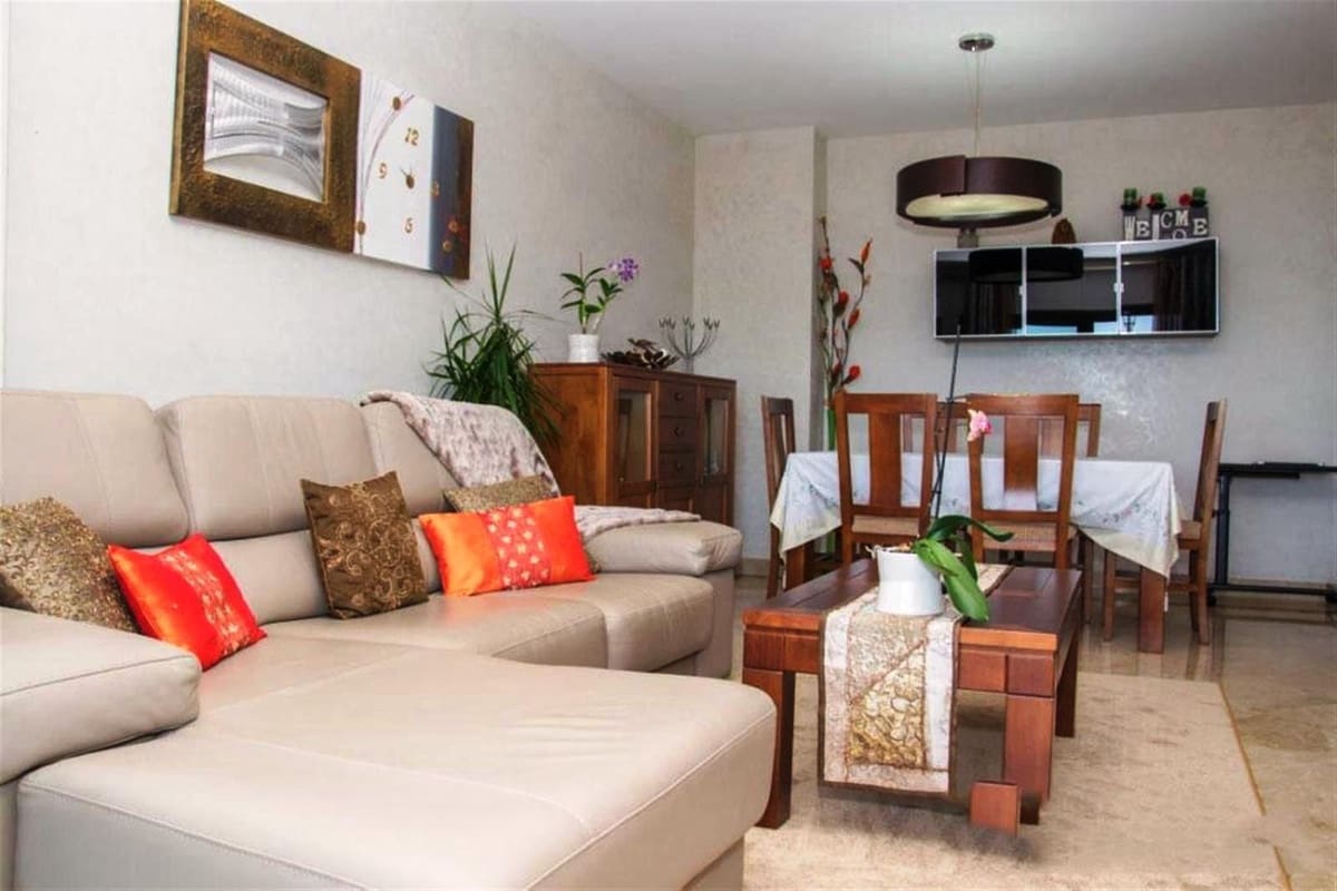 2 bedroom Apartment for sale in La Duquesa / Puerto de la Duquesa with pool - € 535,000 (Ref: 9479848)