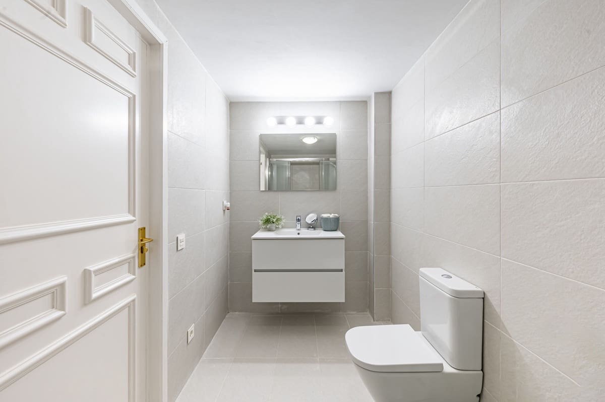 2 bedroom Apartment for sale in Benahavis with pool - € 535,000 (Ref: 9479849)