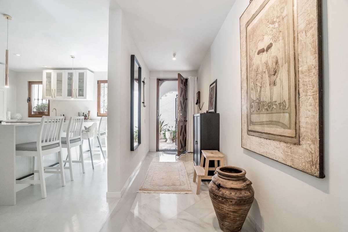 2 bedroom Apartment for sale in Benahavis with pool - € 535,000 (Ref: 9479849)