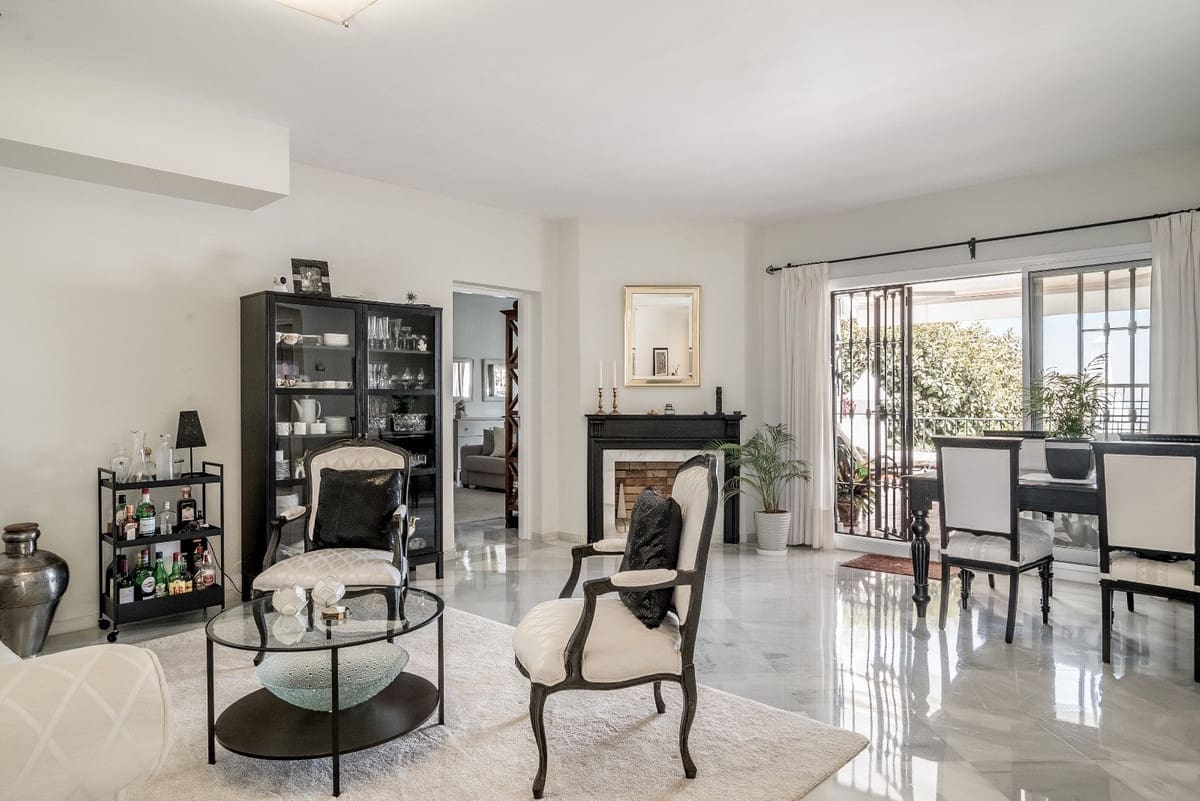 2 bedroom Apartment for sale in Benahavis with pool - € 535,000 (Ref: 9479849)