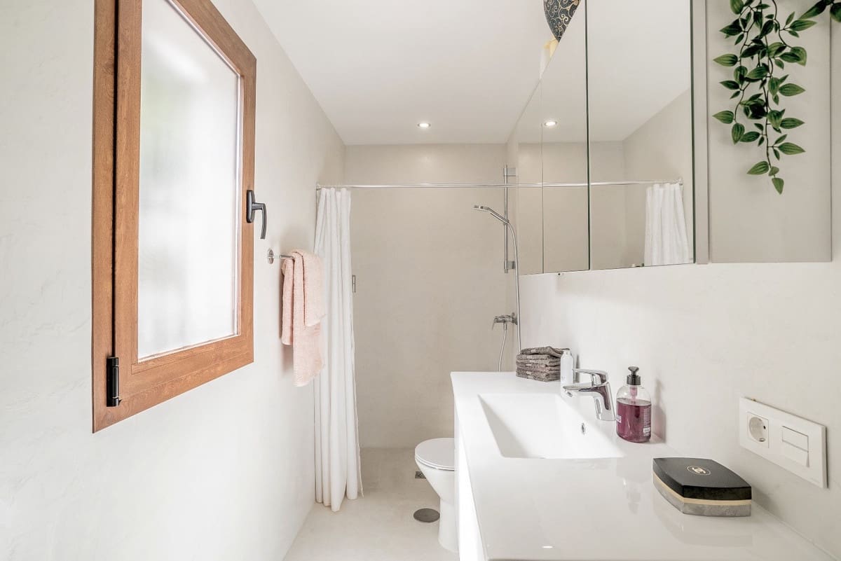 2 bedroom Apartment for sale in Benahavis with pool - € 535,000 (Ref: 9479849)