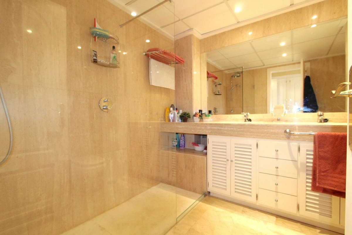 3 bedroom Apartment for sale in Elviria with pool garage - € 535,000 (Ref: 9479850)