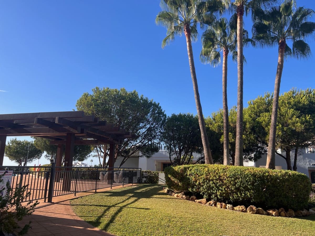 3 bedroom Apartment for sale in Riviera del Sol with pool garage - € 539,000 (Ref: 9479855)