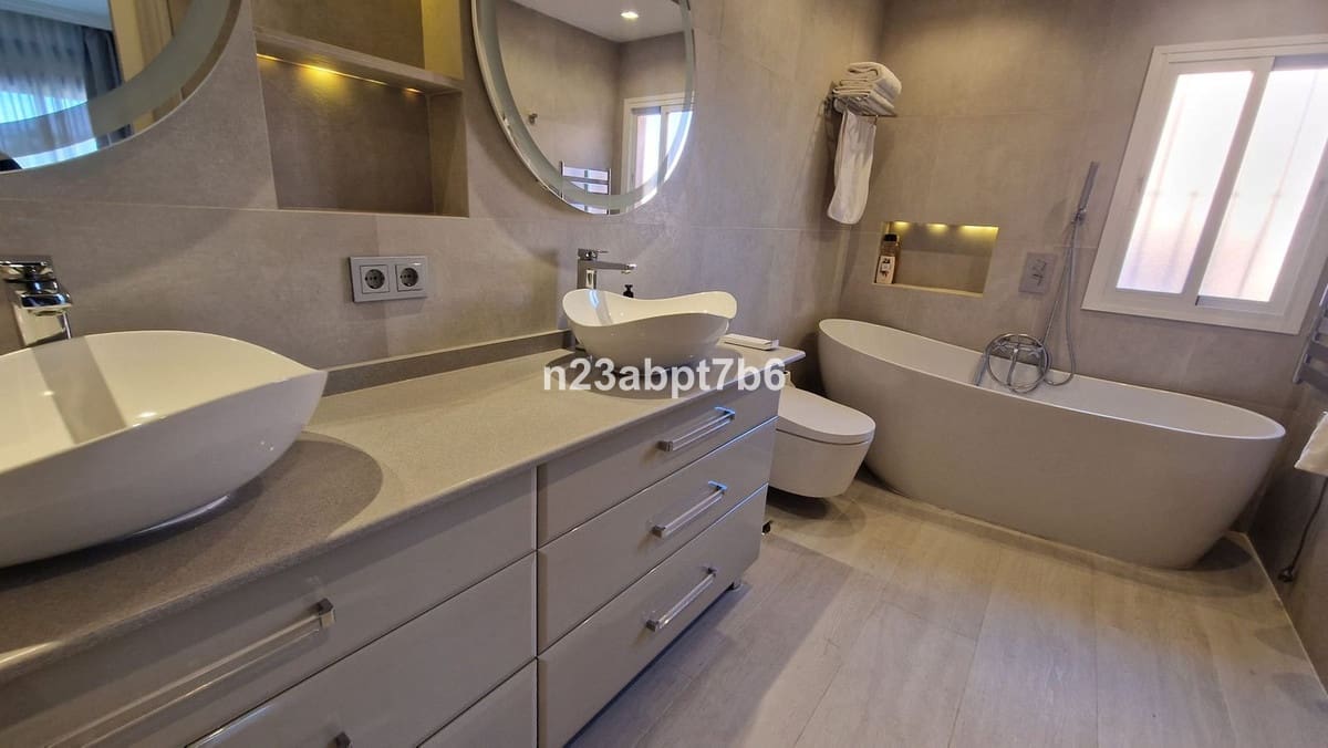 3 bedroom Penthouse for sale in El Paraiso with pool garage - € 540,000 (Ref: 9479860)