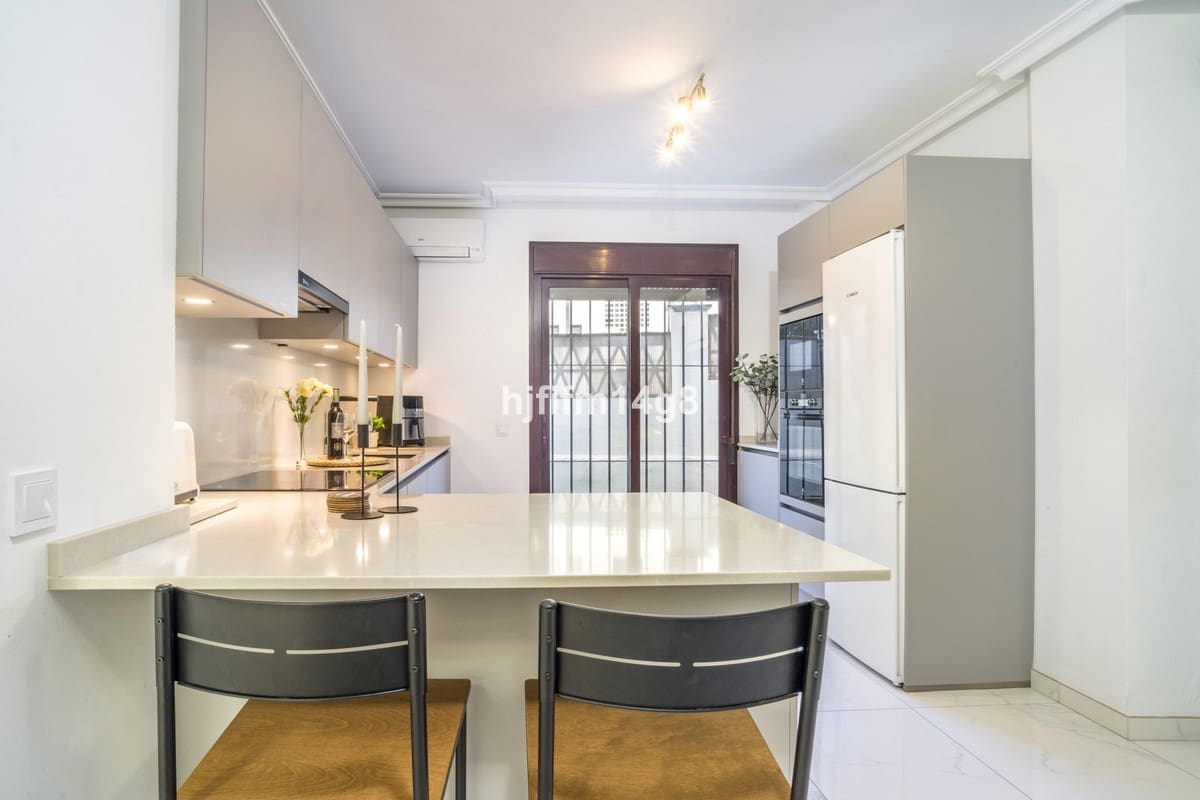 3 soveværelse Lejlighed til salg i Nueva Andalucia med swimmingpool - € 545.000 (Ref: 9479862)