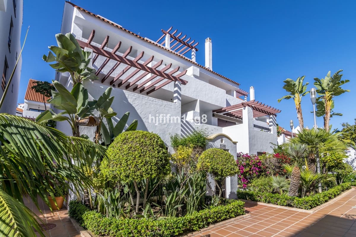 3 soveværelse Lejlighed til salg i Nueva Andalucia med swimmingpool - € 545.000 (Ref: 9479862)