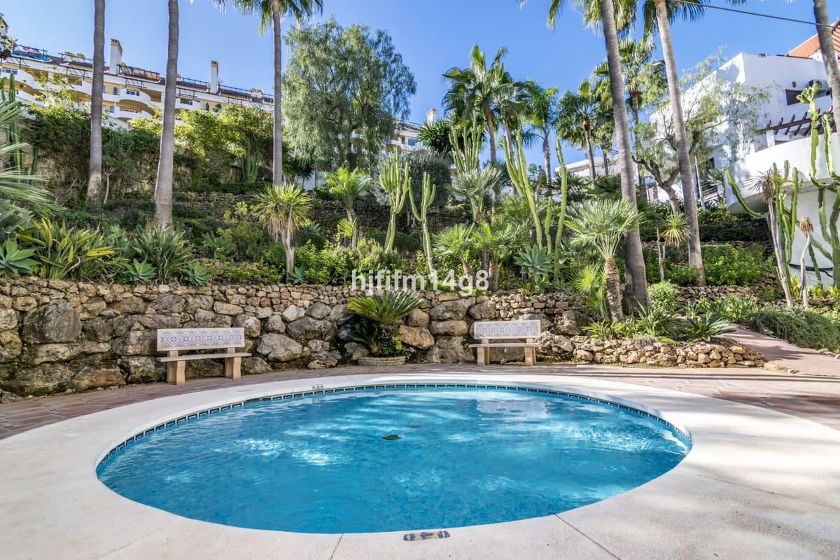 3 soveværelse Lejlighed til salg i Nueva Andalucia med swimmingpool - € 545.000 (Ref: 9479862)