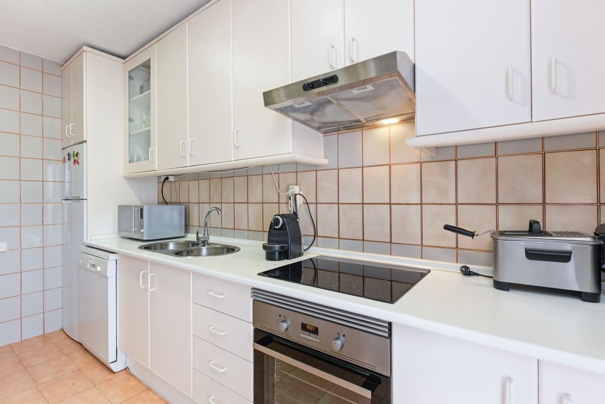 Apartamento de 3 habitaciones en Estepona en venta con piscina - 545.000 € (Ref: 9479863)