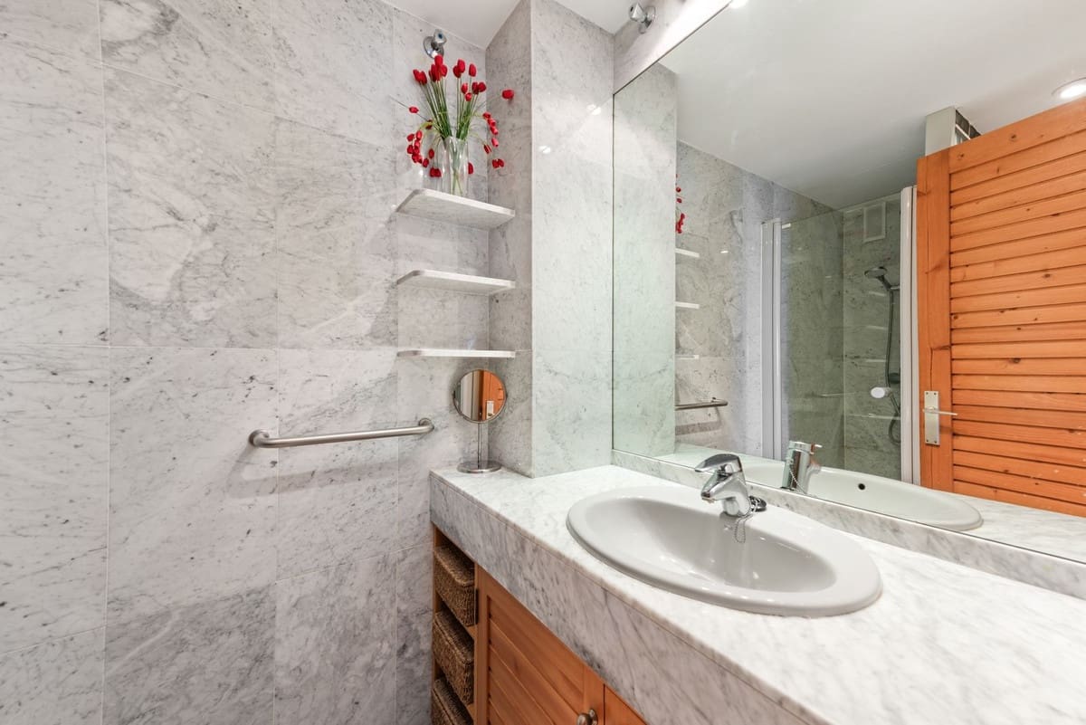 Apartamento de 3 habitaciones en Estepona en venta con piscina - 545.000 € (Ref: 9479863)