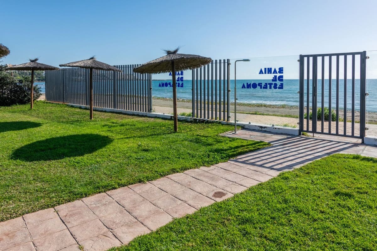 Apartamento de 3 habitaciones en Estepona en venta con piscina - 545.000 € (Ref: 9479863)