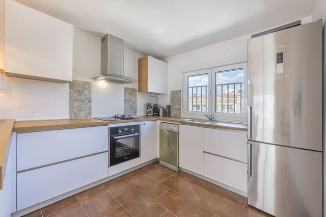 3 soverom Penthouse til salgs i Centro ciudad, Fuengirola med garasje - € 545 000 (Ref: 9479865)