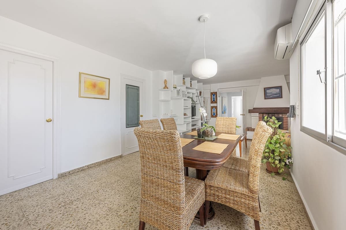 Ático de 6 habitaciones en San Pedro de Alcantara en venta - 545.000 € (Ref: 9479866)