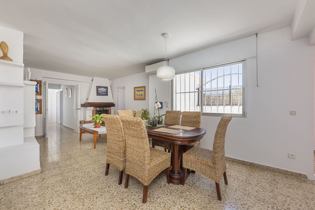 Ático de 6 habitaciones en San Pedro de Alcantara en venta - 545.000 € (Ref: 9479866)