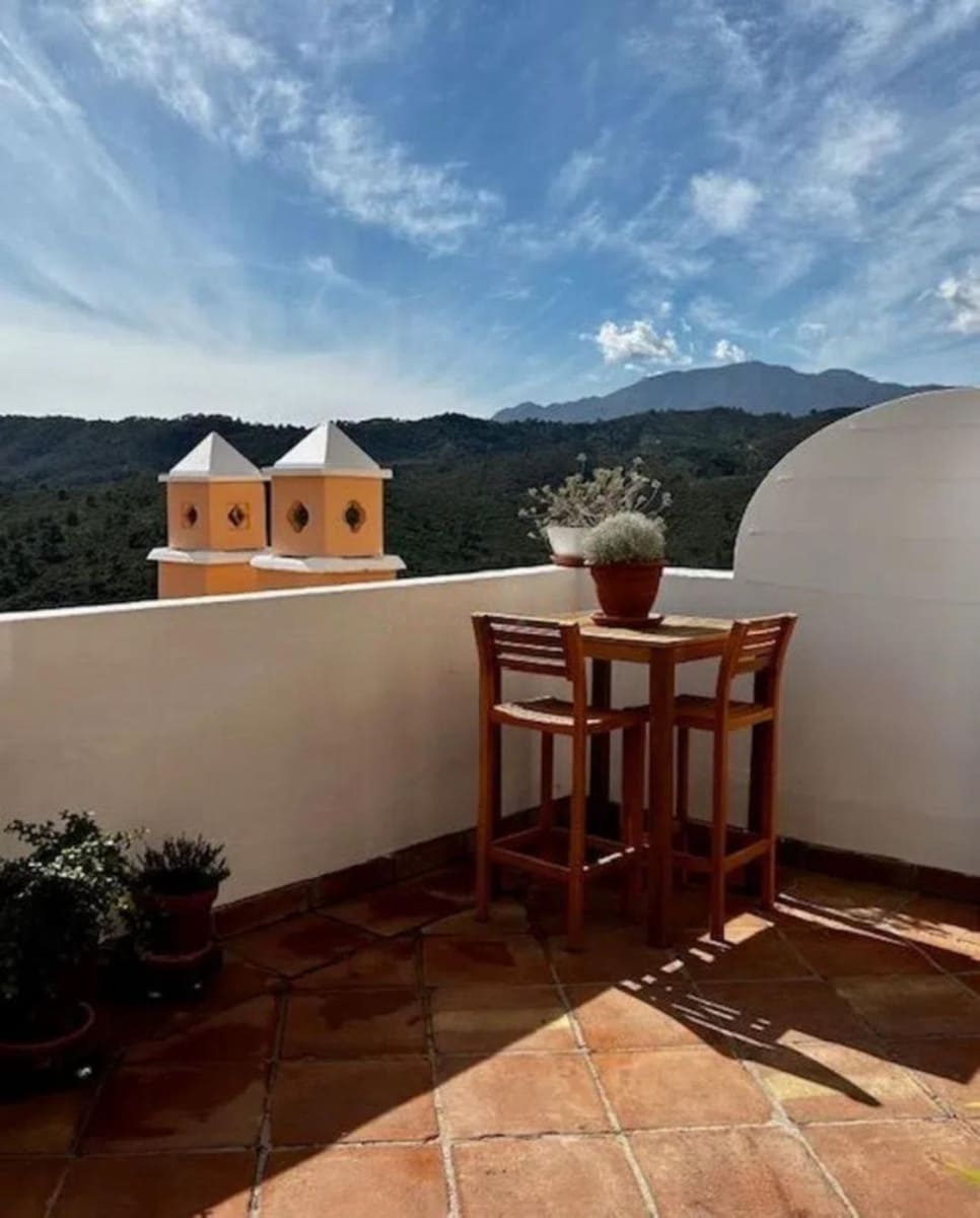 2 bedroom Townhouse for sale in Benahavis with pool garage - € 545,000 (Ref: 9479867)