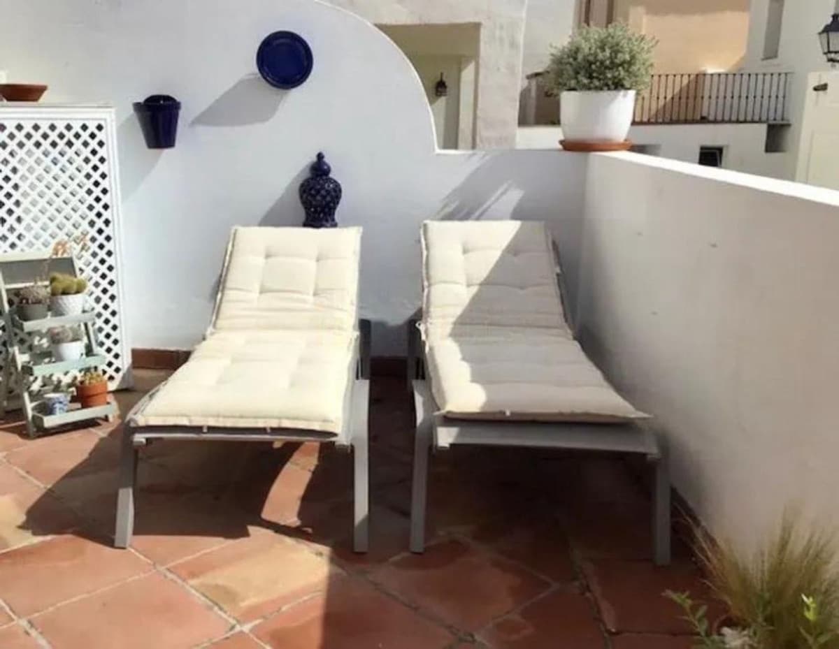 2 bedroom Townhouse for sale in Benahavis with pool garage - € 545,000 (Ref: 9479867)