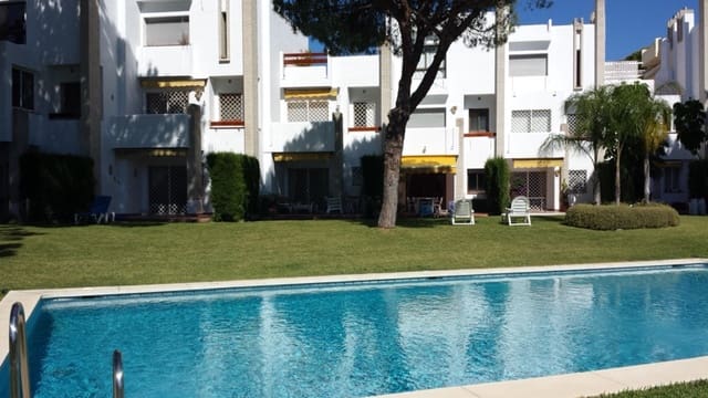 Casa de 3 habitaciones en La Dama de Noche - La Alzambra, Marbella en venta con piscina - 545.000 € (Ref: 9479868)