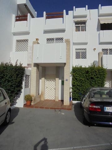 Casa de 3 habitaciones en Nueva Andalucia en venta con piscina - 545.000 € (Ref: 9479868)