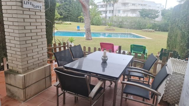 Casa de 3 habitaciones en La Dama de Noche - La Alzambra, Marbella en venta con piscina - 545.000 € (Ref: 9479868)