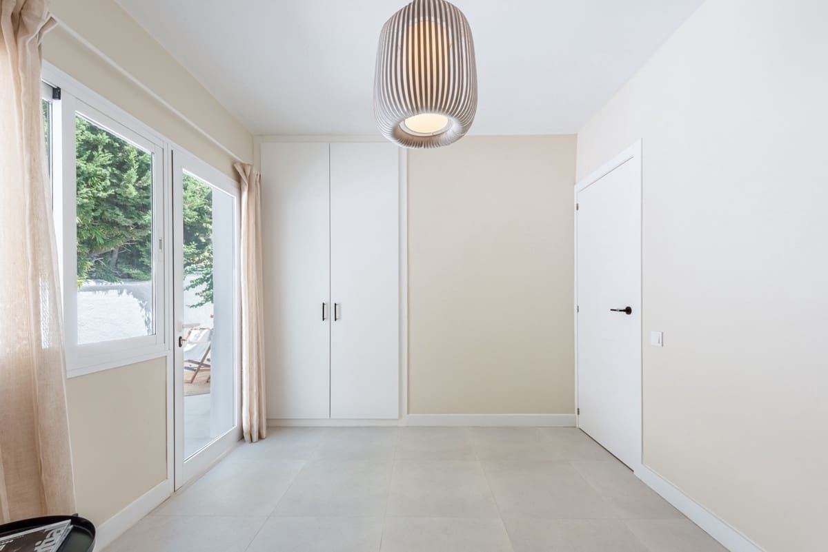 2 bedroom Apartment for sale in San Pedro de Alcantara with pool - € 549,000 (Ref: 9479871)