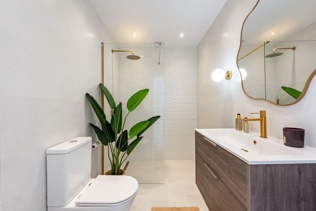 Apartamento de 2 habitaciones en San Pedro de Alcántara Pueblo, Marbella en venta con piscina - 549.000 € (Ref: 9479871)