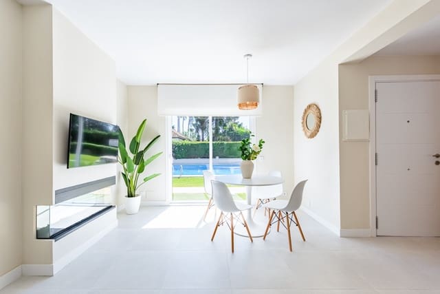 Apartamento de 2 habitaciones en San Pedro de Alcántara Pueblo, Marbella en venta con piscina - 549.000 € (Ref: 9479871)