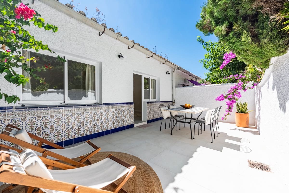 2 bedroom Apartment for sale in San Pedro de Alcantara with pool - € 549,000 (Ref: 9479871)