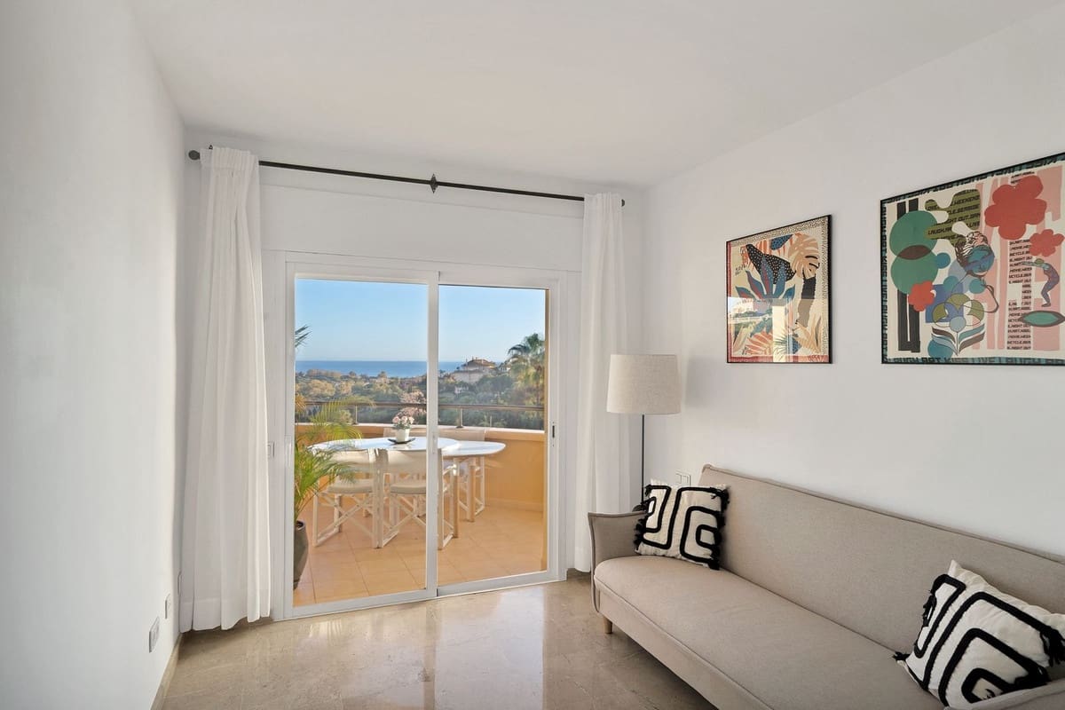 2 bedroom Apartment for sale in Elviria with pool garage - € 549,000 (Ref: 9479872)