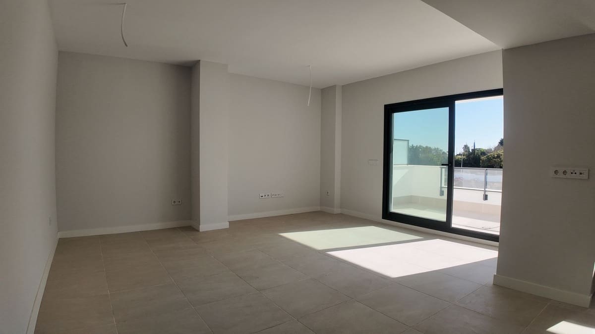 3 bedroom Penthouse for sale in Estepona with pool - € 549,000 (Ref: 9479875)