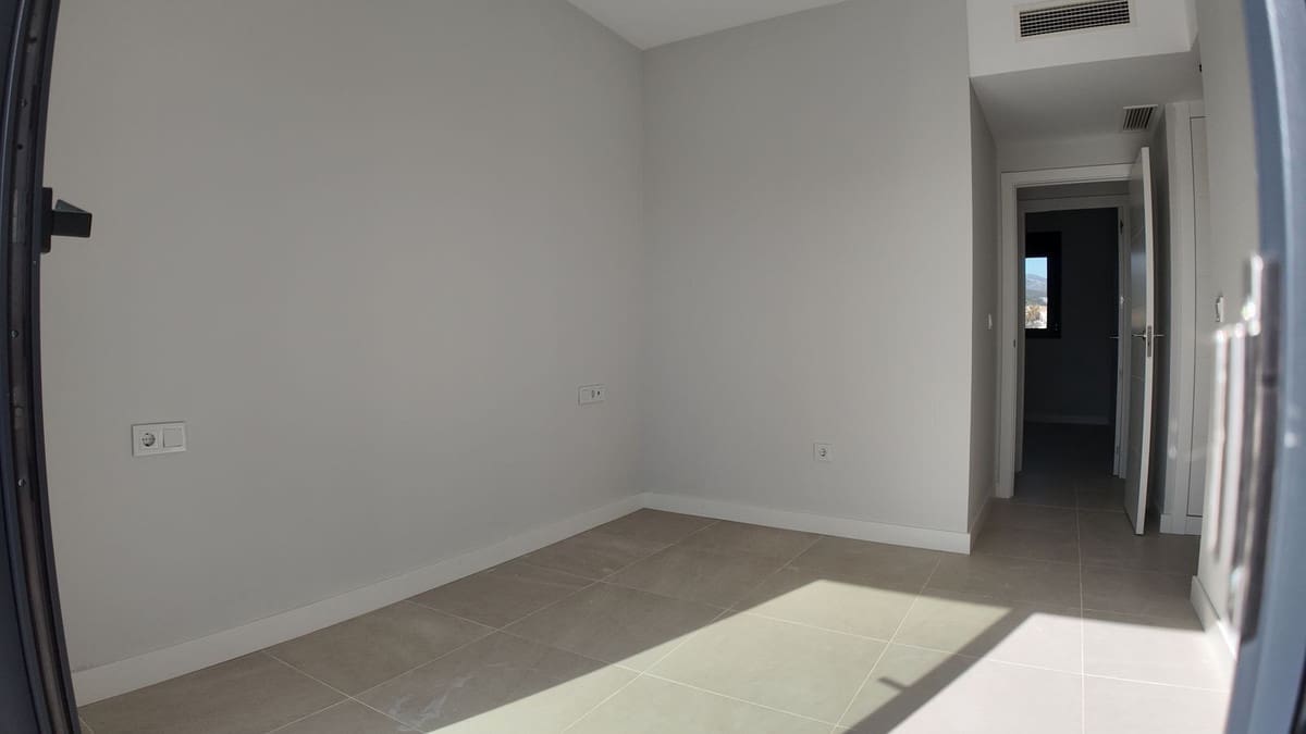 3 bedroom Penthouse for sale in Estepona with pool - € 549,000 (Ref: 9479875)