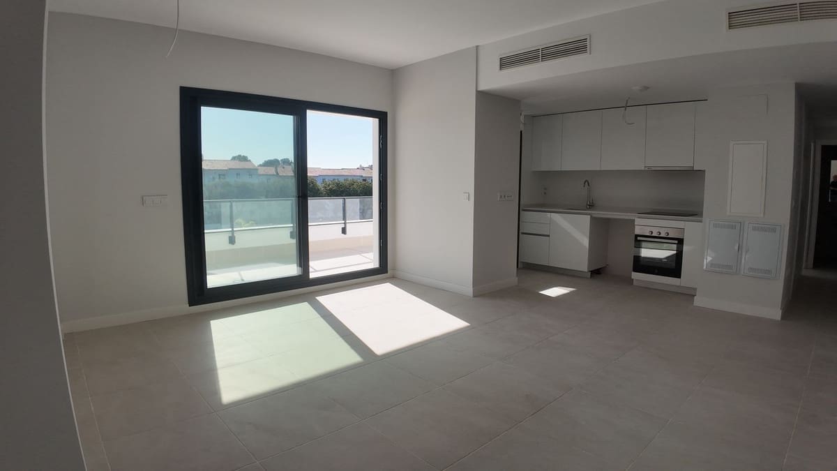 3 bedroom Penthouse for sale in Estepona with pool - € 549,000 (Ref: 9479875)