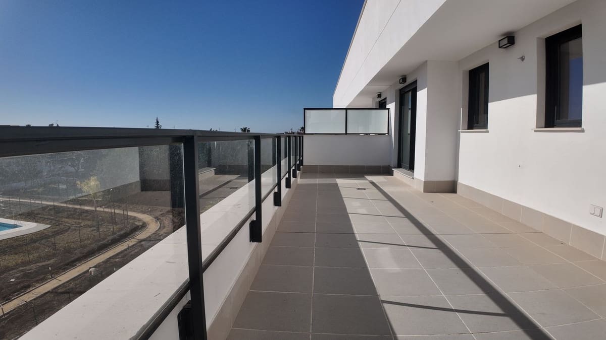 3 bedroom Penthouse for sale in Estepona with pool - € 549,000 (Ref: 9479875)