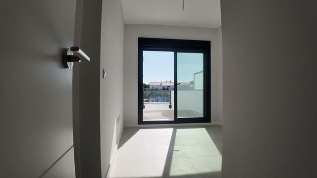 3 bedroom Penthouse for sale in Centro, Estepona with pool - € 549,000 (Ref: 9479875)