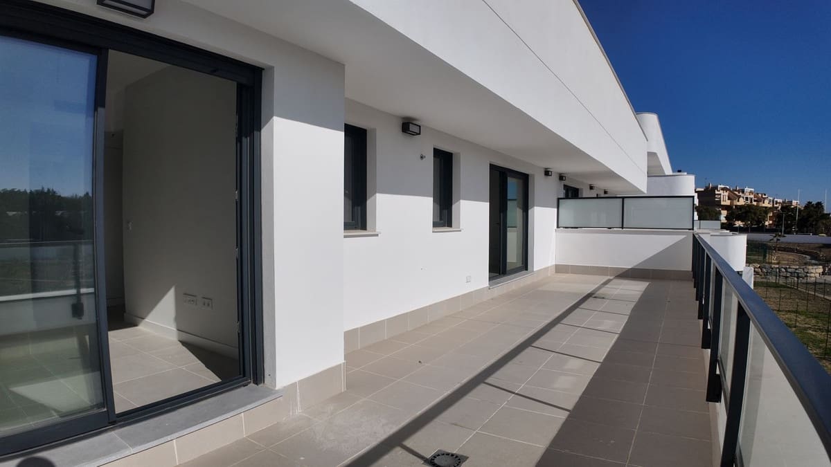 3 bedroom Penthouse for sale in Estepona with pool - € 549,000 (Ref: 9479875)