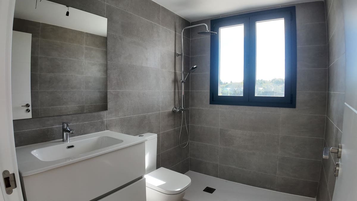 3 bedroom Penthouse for sale in Estepona with pool - € 549,000 (Ref: 9479875)