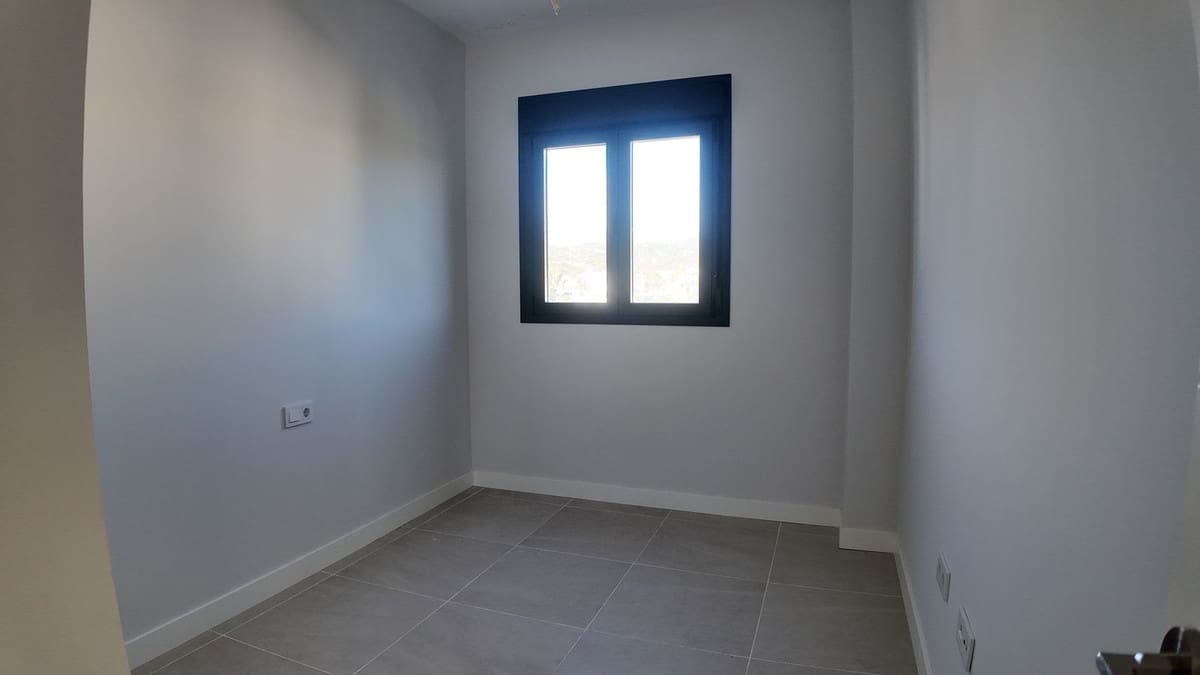 3 bedroom Penthouse for sale in Estepona with pool - € 549,000 (Ref: 9479875)