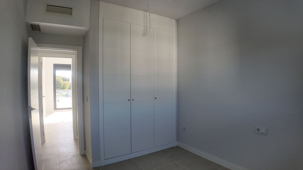 3 bedroom Penthouse for sale in Estepona with pool - € 549,000 (Ref: 9479875)