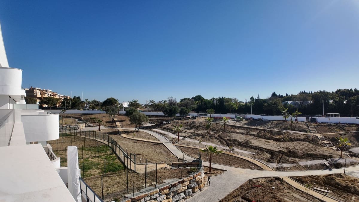 3 bedroom Penthouse for sale in Estepona with pool - € 549,000 (Ref: 9479875)