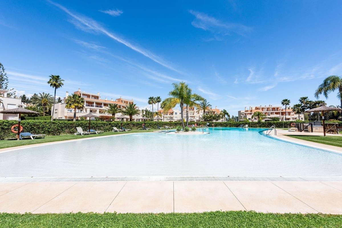 4 soverom Penthouse til salgs i Estepona med svømmebasseng - € 549 000 (Ref: 9479876)