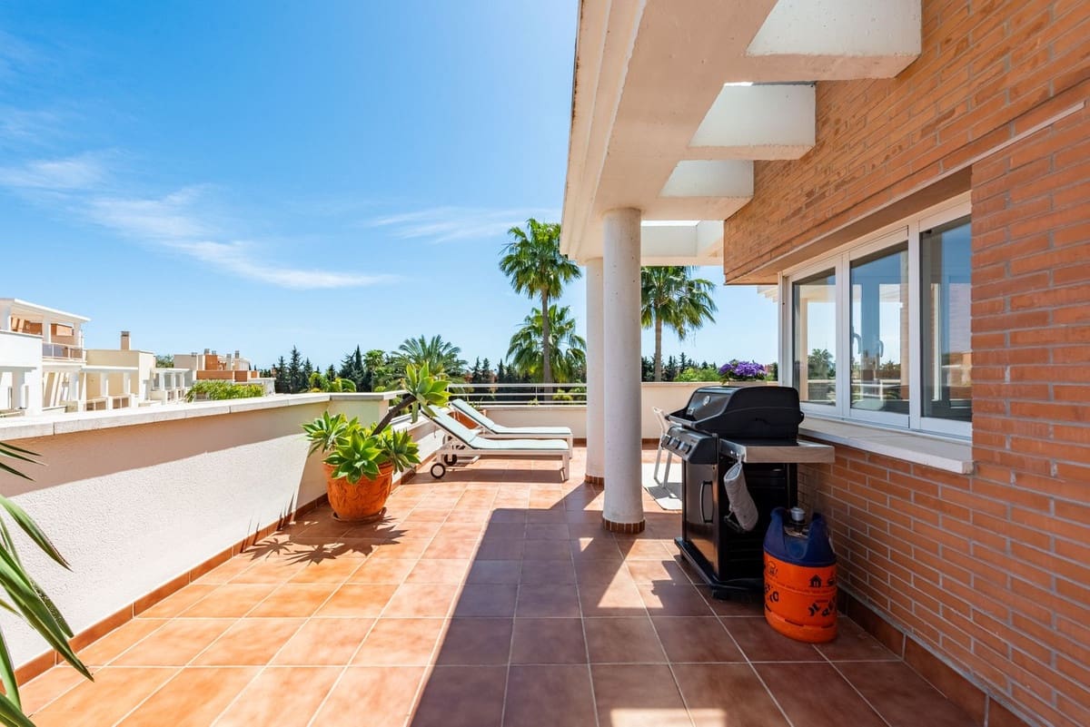 4 soverom Penthouse til salgs i Estepona med svømmebasseng - € 549 000 (Ref: 9479876)