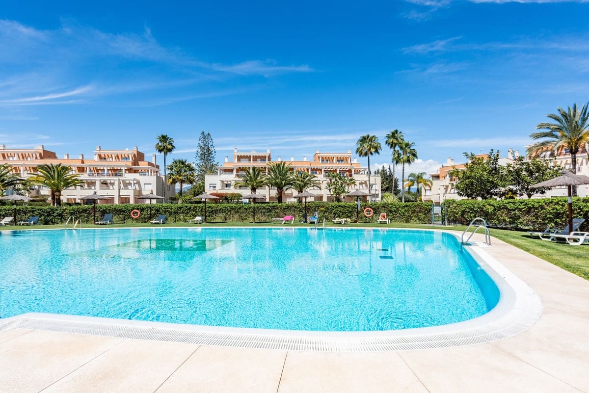 4 soverom Penthouse til salgs i Estepona med svømmebasseng - € 549 000 (Ref: 9479876)