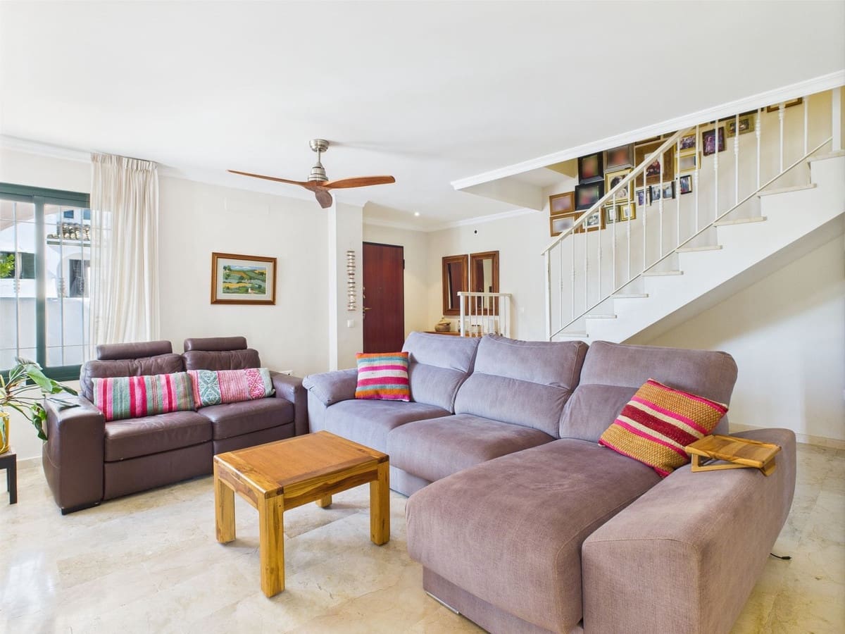 Pareado de 3 habitaciones en Manilva en venta con piscina - 549.000 € (Ref: 9479878)