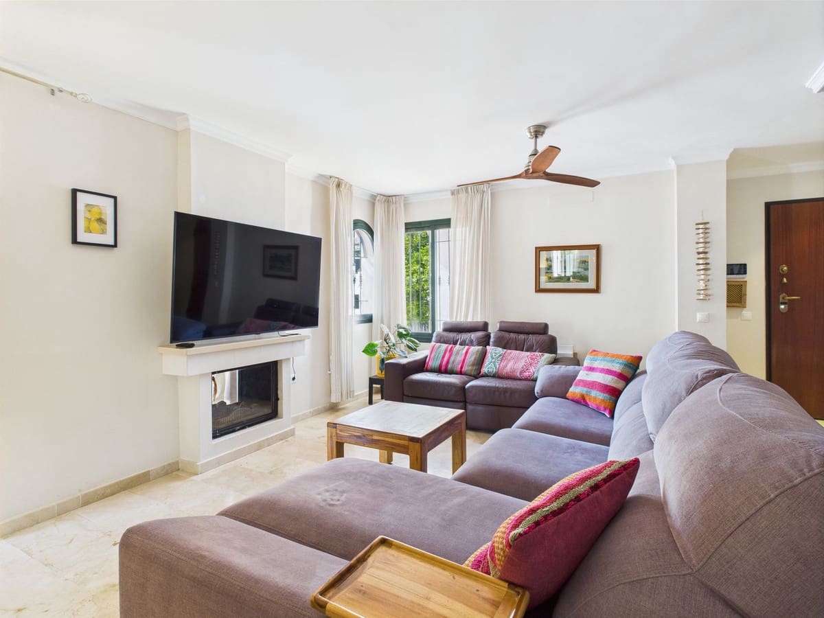 Pareado de 3 habitaciones en Manilva en venta con piscina - 549.000 € (Ref: 9479878)