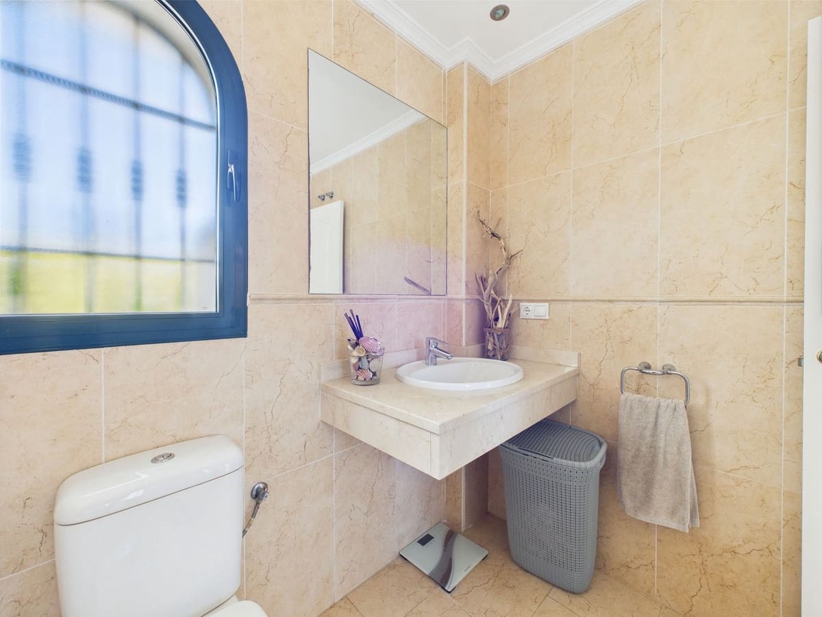 Pareado de 3 habitaciones en Manilva en venta con piscina - 549.000 € (Ref: 9479878)