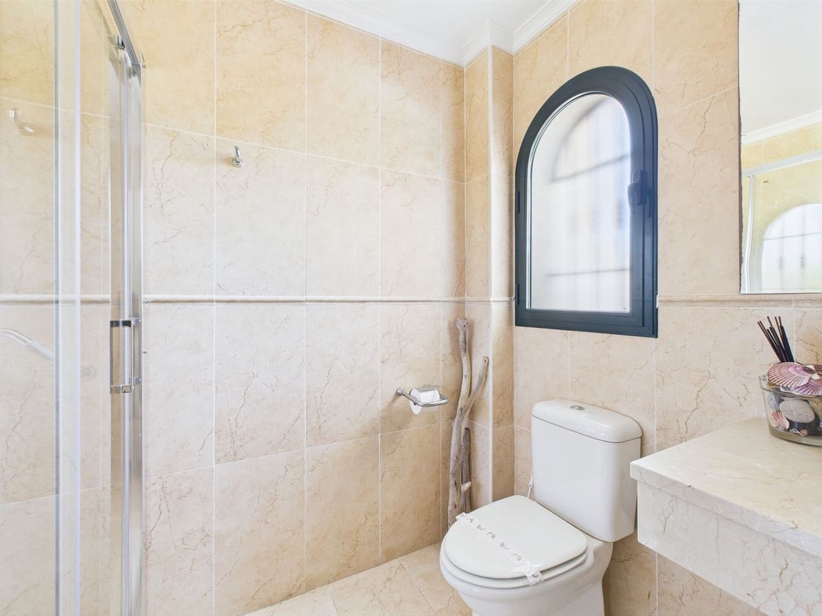 Pareado de 3 habitaciones en Manilva en venta con piscina - 549.000 € (Ref: 9479878)