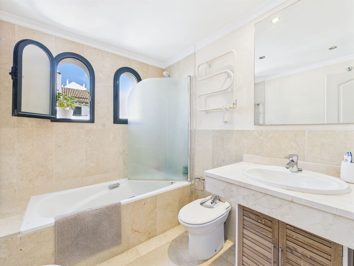 Pareado de 3 habitaciones en Manilva en venta con piscina - 549.000 € (Ref: 9479878)