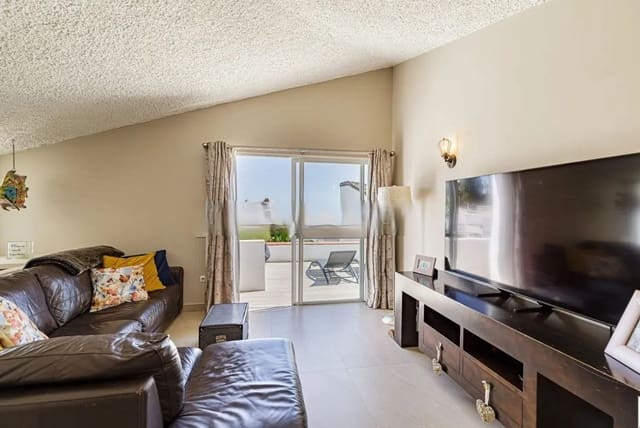 Casa de 3 habitaciones en Bahía Dorada, Estepona en venta con piscina - 549.000 € (Ref: 9479879)